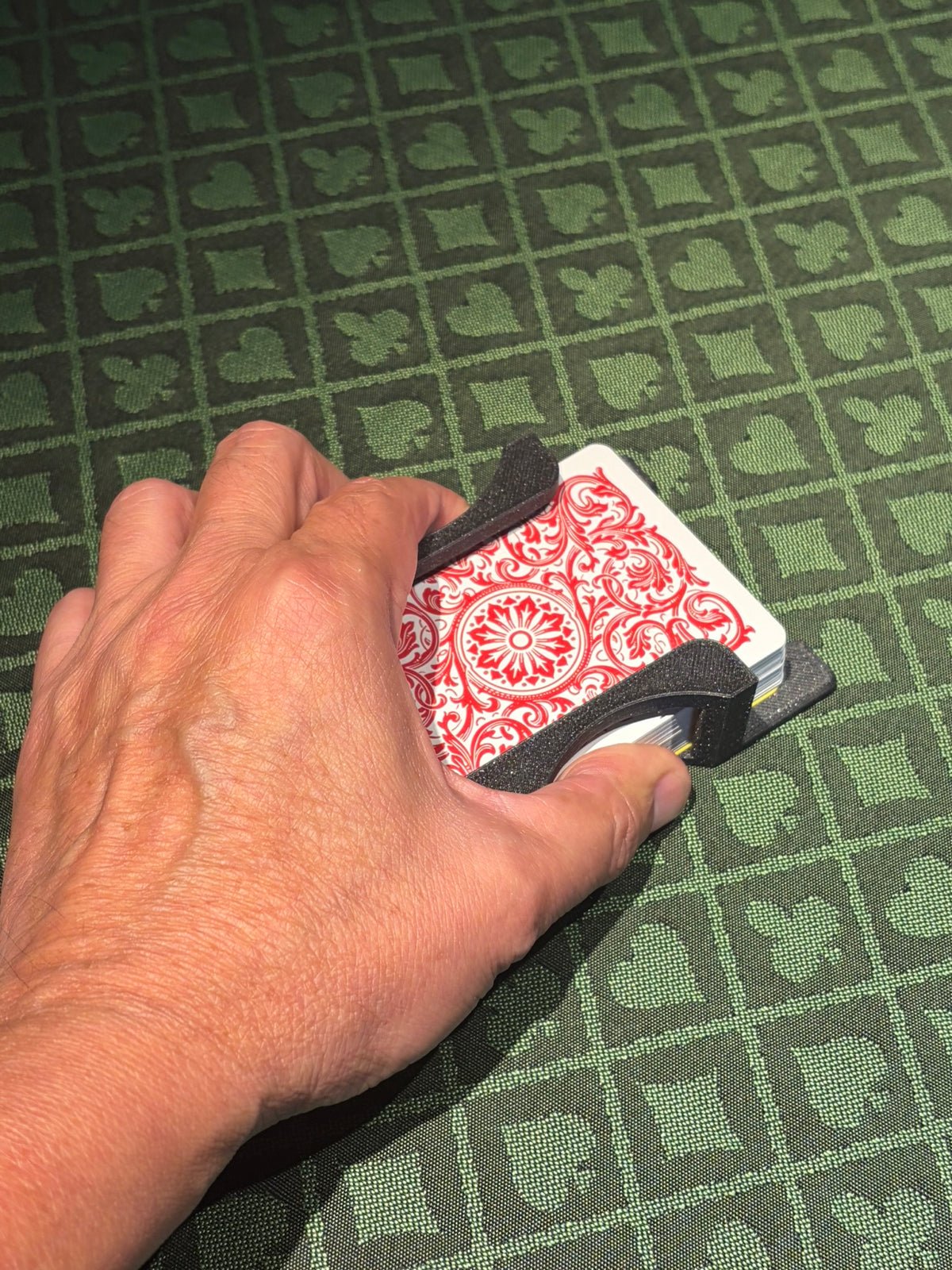 Dealer repartiendo con Euro Slide Pro, técnica Euro Pitch - Divertoys