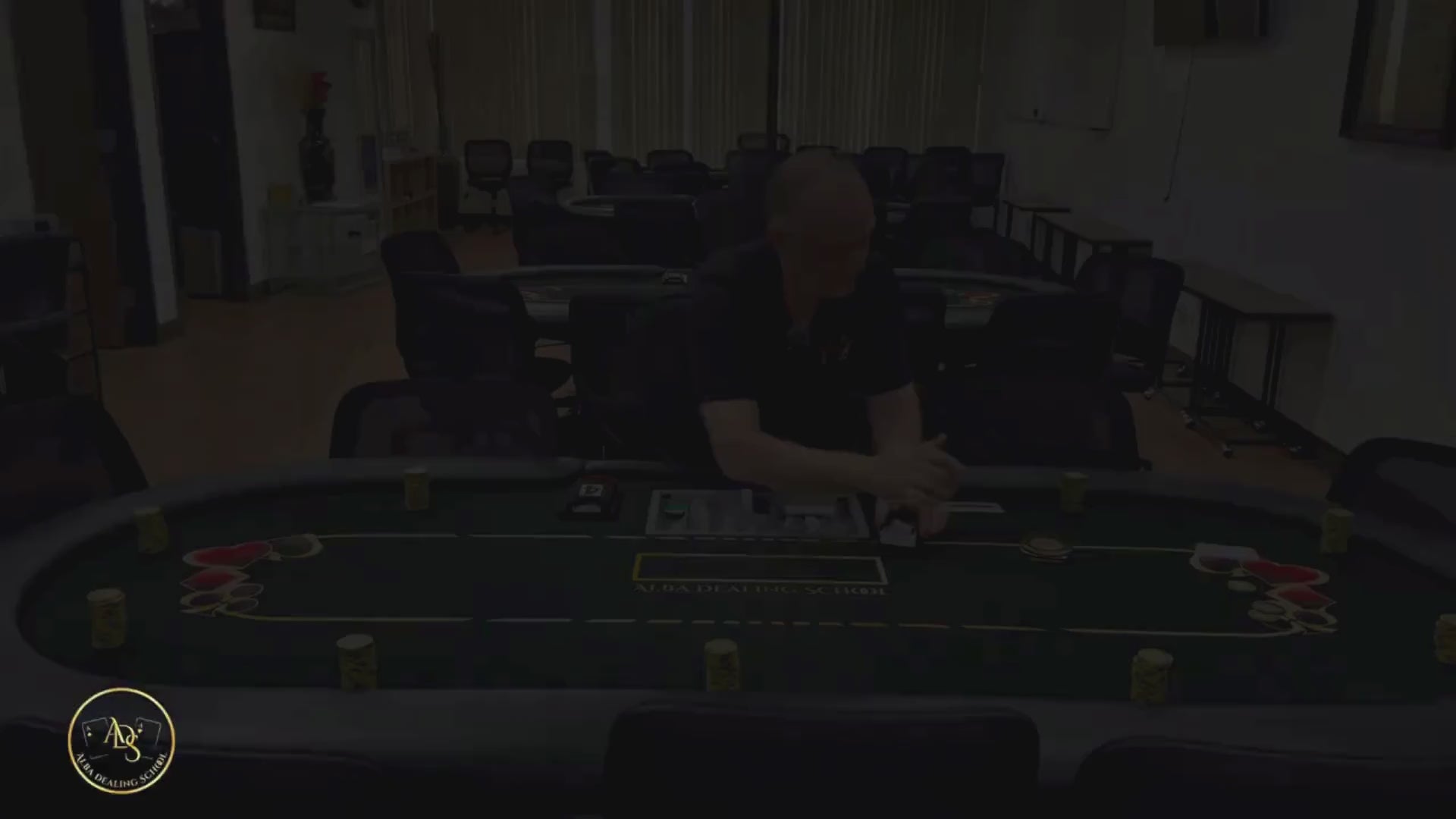 Video de un dealer repartiendo con el Euro Slide Pro y la técnica Euro Pitch - Divertoys